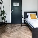 Budget W Kitchen, Station Close, Wifi Access בית נופש