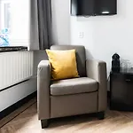 Budget W Kitchen, Station Close, Wifi Access *
