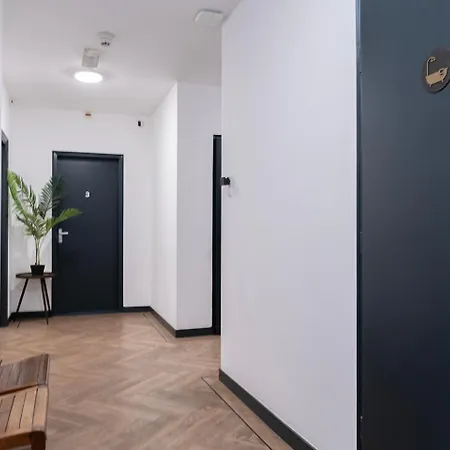 Holiday home Basic W Kitchen, Station Close, Wifi Access