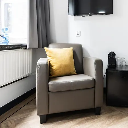 Holiday home Basic W Kitchen, Station Close, Wifi Access *
