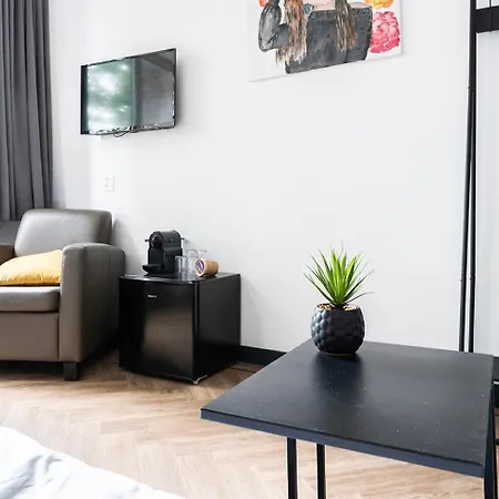 Budget W Kitchen, Station Close, Wifi Access טילבורג