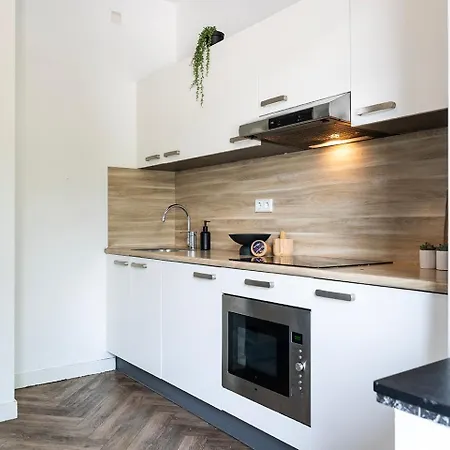 Holiday home Basic W Kitchen, Station Close, Wifi Access Tilburg