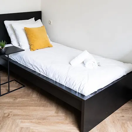 Budget W Kitchen, Station Close, Wifi Access *