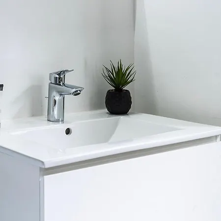 Budget W Kitchen, Station Close, Wifi Access בית נופש