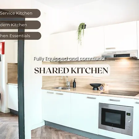 בית נופש Budget W Kitchen, Station Close, Wifi Access