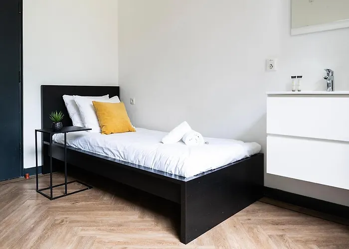 Budget W Kitchen, Station Close, Wifi Access